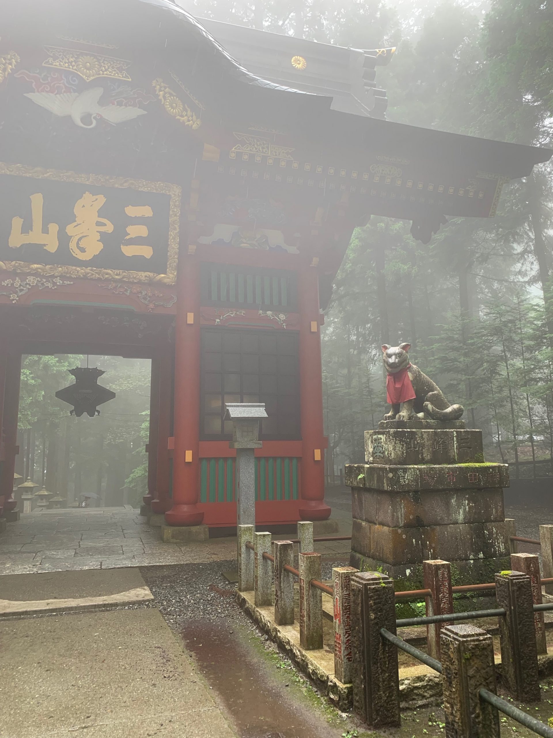 三峰神社の鳥居